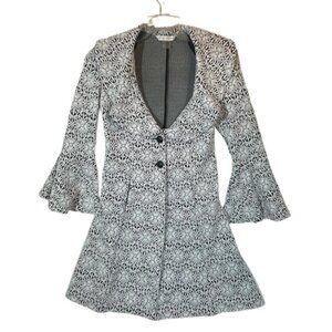 Peter Nygard White / Black Long Coat. Stretch Size 6